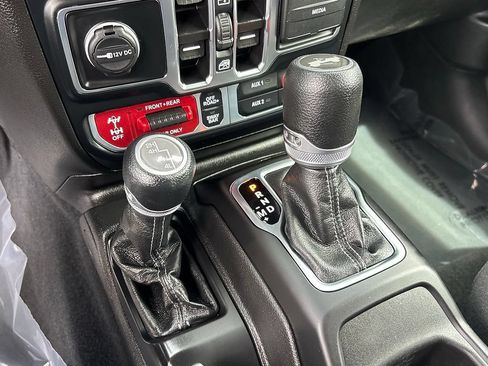 Used 2024 Jeep Wrangler Unlimited Rubicon w/ Safety Group AWD/4WD image 21
