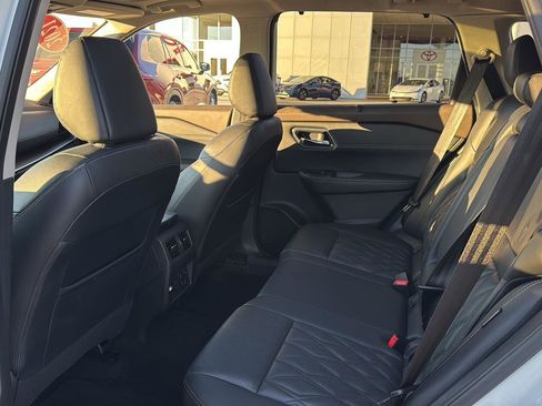 Used 2021 Nissan Rogue Platinum image 9