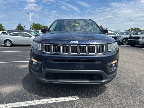 Used 2018 Jeep Compass Latitude w/ Cold Weather Group AWD/4WD image 3