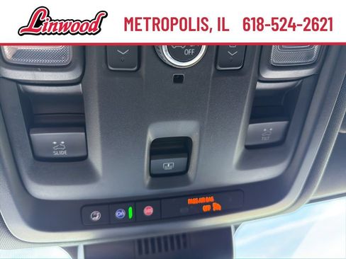 Used 2024 GMC Yukon AT4 AWD/4WD image 34