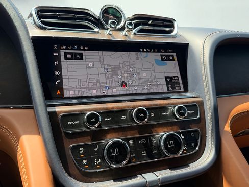 Used 2023 Bentley Bentayga AWD/4WD image 78