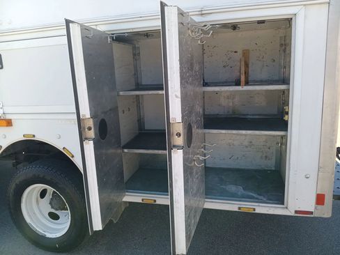 Used 2013 Ford E-450 and Econoline 450 Super Duty w/ Interior Upgrade Pkg RWD image 20