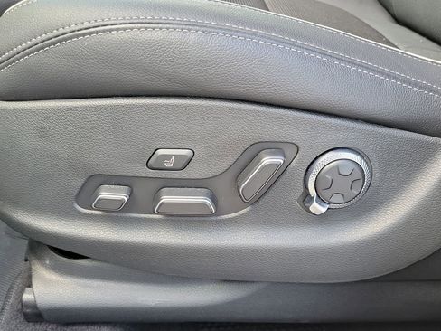 Used 2025 Genesis GV70 2.5T w/ Sport Prestige Package AWD/4WD image 27