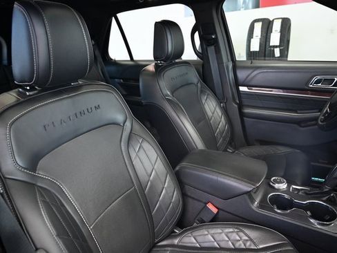 Used 2019 Ford Explorer Platinum image 10