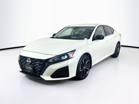 Used 2023 Nissan Altima 2.5 SR AWD/4WD image 3