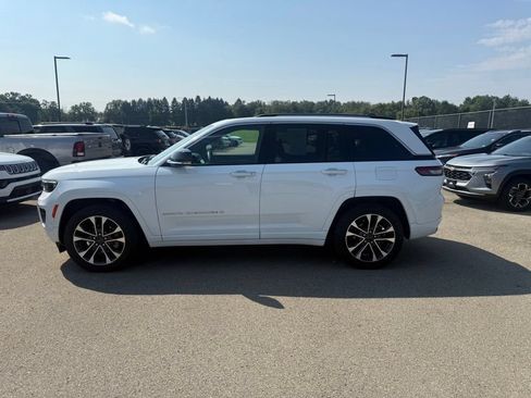 Used 2023 Jeep Grand Cherokee Overland AWD/4WD image 21