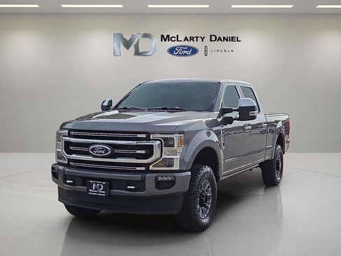 Used 2022 Ford F250 Platinum w/ FX4 Off-Road Package AWD/4WD image 2