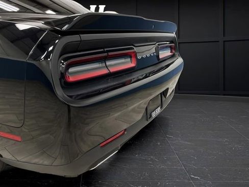 Used 2021 Dodge Challenger SXT image 30