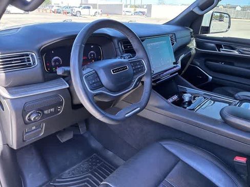 Used 2022 Jeep Wagoneer Series II image 2