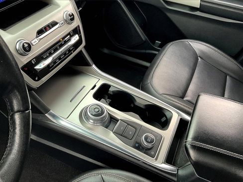 Certified 2020 Ford Explorer XLT w/ Equipment Group 202A image 15