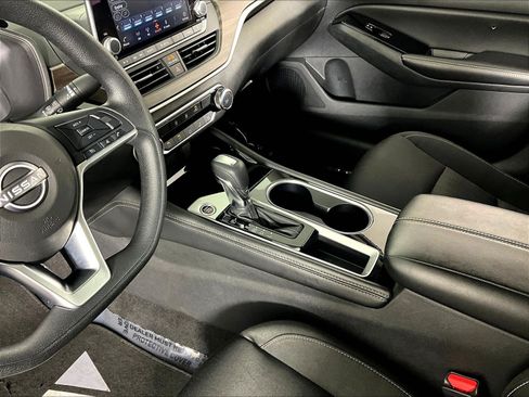 Certified 2023 Nissan Altima 2.5 SV FWD image 18