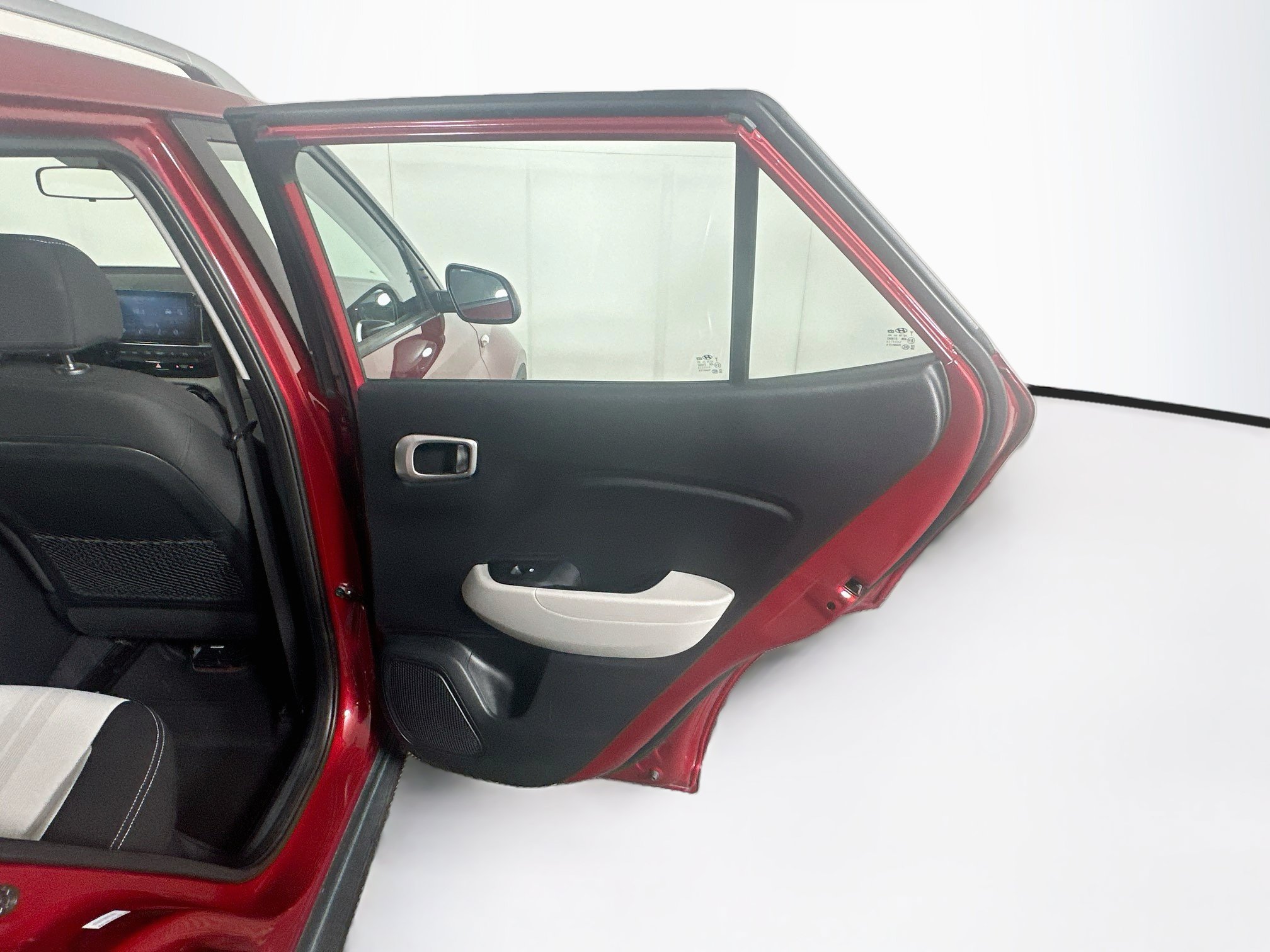Used 2025 Hyundai Venue SEL FWD image 28