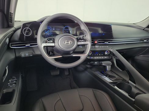 New 2025 Hyundai Elantra Limited image 12