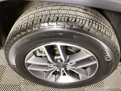 Used 2022 Jeep Grand Cherokee Limited image 12