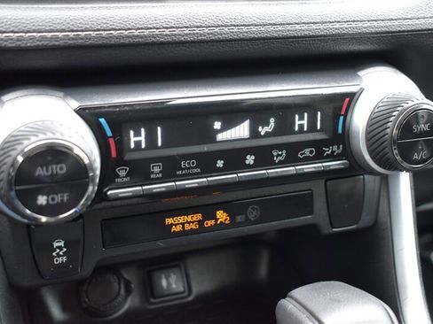 Used 2019 Toyota RAV4 LE w/ Carpet Mat Package AWD/4WD image 24