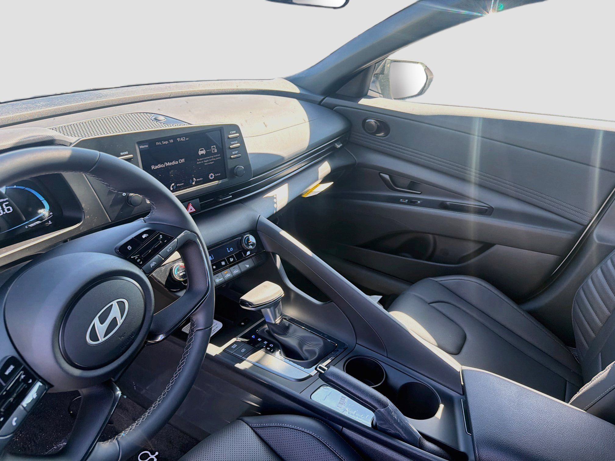 New 2026 Hyundai Elantra SEL Sport FWD image 16