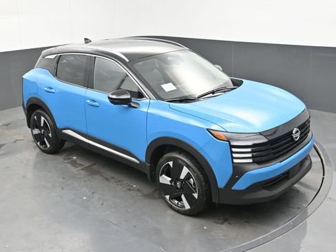 New 2025 Nissan Kicks SR image 30