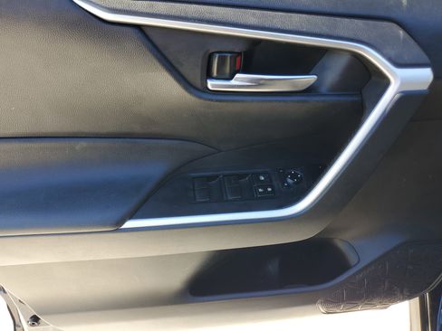 Used 2021 Toyota RAV4 XLE image 19