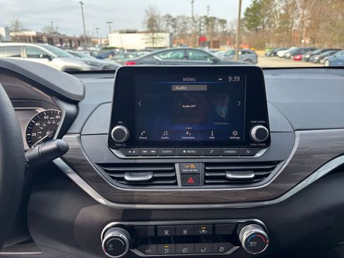 Used 2025 Nissan Altima 2.5 SV image 20