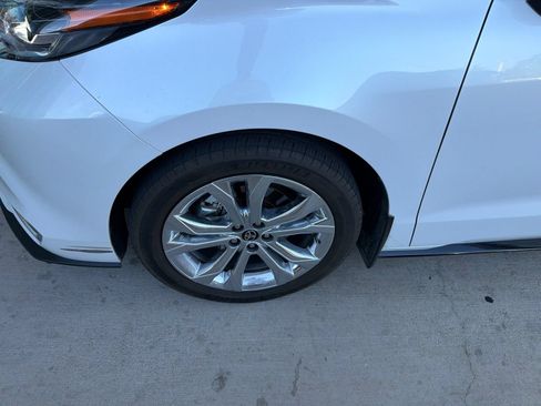 Used 2024 Toyota Sienna Platinum FWD image 2
