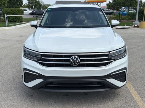 Certified 2023 Volkswagen Tiguan SE FWD image 2