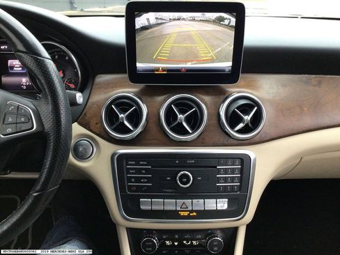 Used 2019 Mercedes-Benz GLA 250 SUV image 9