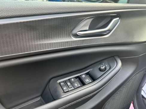 New 2025 Jeep Grand Cherokee Altitude image 12