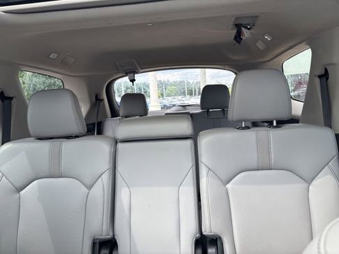 Used 2025 Honda Pilot Touring image 14