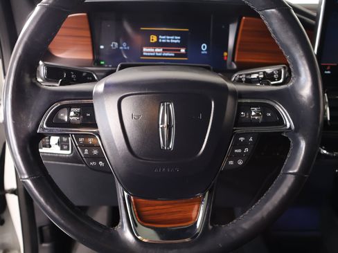 Used 2022 Lincoln Navigator Reserve AWD/4WD image 3