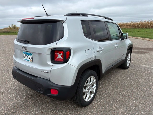 Used 2016 Jeep Renegade Latitude AWD/4WD image 8