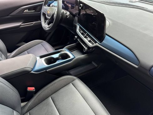 Used 2024 Chevrolet Equinox EV LT FWD image 19