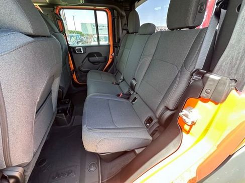 New 2025 Jeep Gladiator Sport image 10