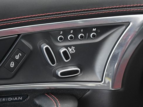 Used 2019 Jaguar F-TYPE R AWD/4WD image 18