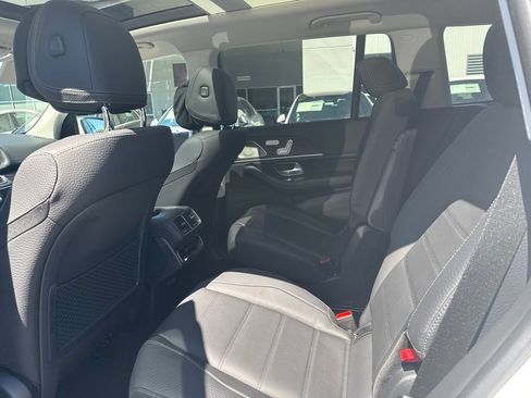 Used 2025 Mercedes-Benz GLS 450 4MATIC image 8