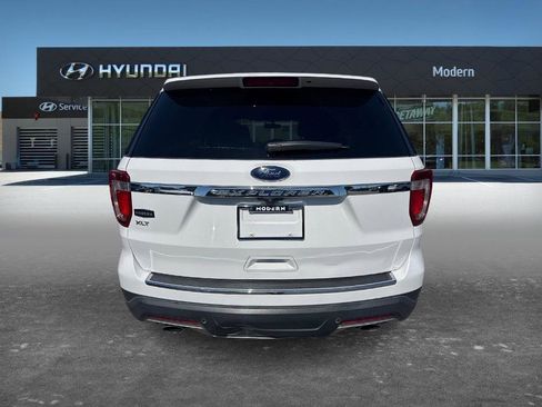 Used 2018 Ford Explorer XLT w/ Equipment Group 202A FWD image 5
