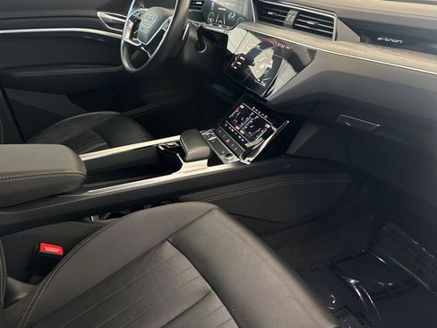 Used 2021 Audi e-tron Premium w/ Convenience Plus Package AWD/4WD image 34
