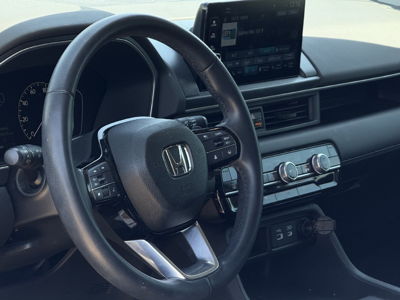 Used 2023 Honda Pilot Touring image 11