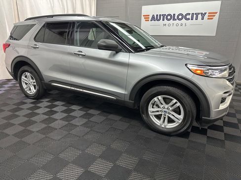 Used 2024 Ford Explorer XLT w/ Equipment Group 202A image 3