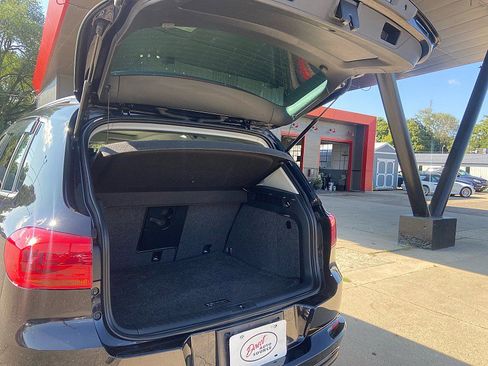 Used 2017 Volkswagen Tiguan Sport image 6
