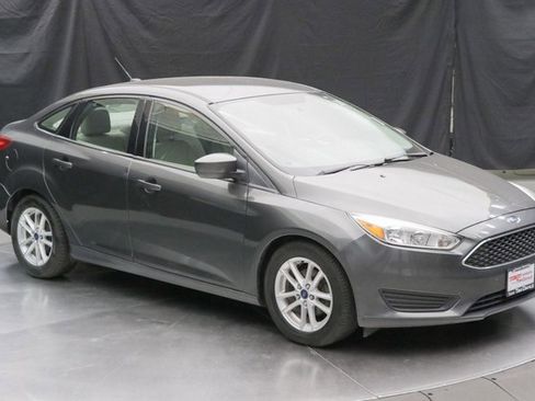 Used 2018 Ford Focus SE image 2