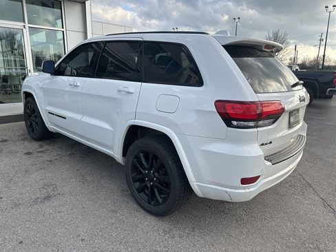 Used 2019 Jeep Grand Cherokee Altitude AWD/4WD image 4