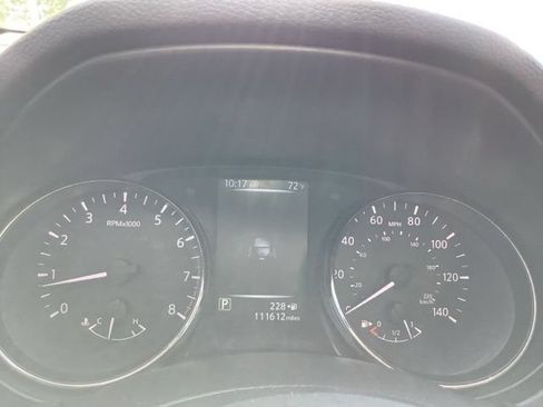 Used 2017 Nissan Rogue SV AWD/4WD image 32
