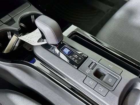 Used 2025 Toyota Prius LE AWD/4WD image 17