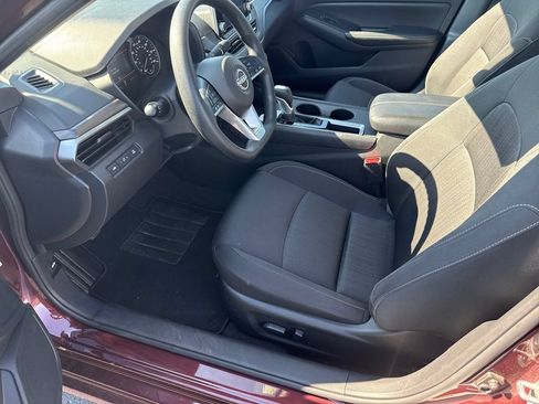 Used 2025 Nissan Altima 2.5 SV FWD image 14