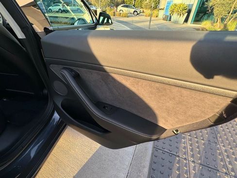 Used 2023 Tesla Model 3 Standard Range image 24