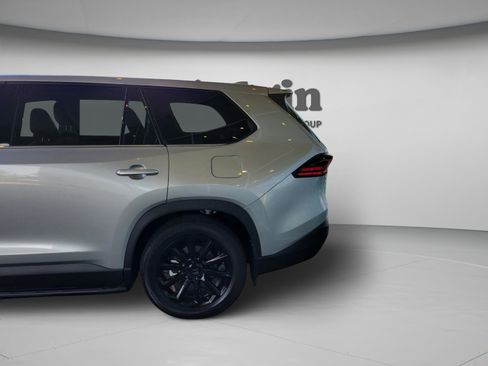 Certified 2025 Toyota Grand Highlander FWD image 29