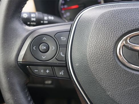 Used 2021 Toyota RAV4 XLE Premium FWD image 17
