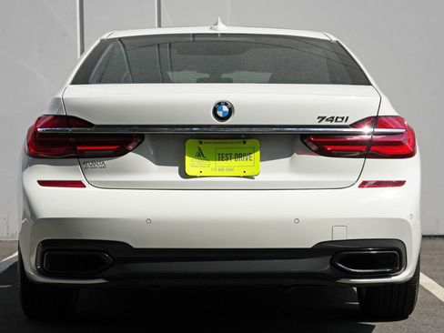 Used 2019 BMW 740i RWD image 10