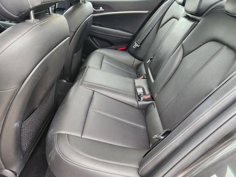 Used 2025 Genesis G70 2.5T image 30