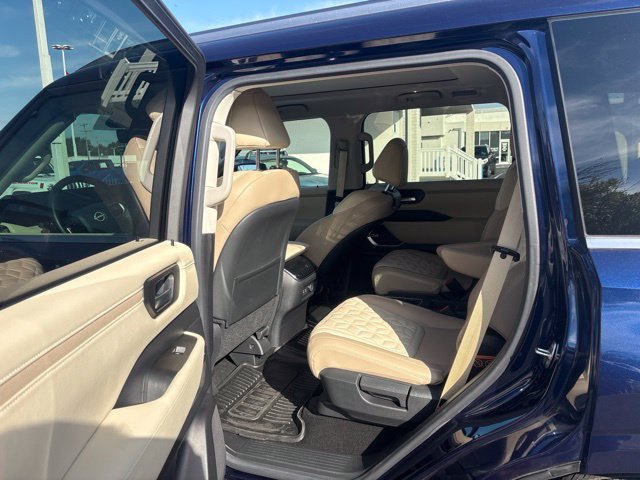 Used 2025 Nissan Armada Platinum AWD/4WD image 6